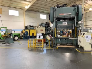 Instalaciones de estampado de componentes metálicos en ACEROTEK Industrial — vista 3